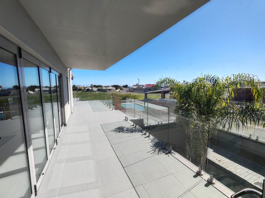 7 Bedroom Property for Sale in Perlemoenbaai Western Cape